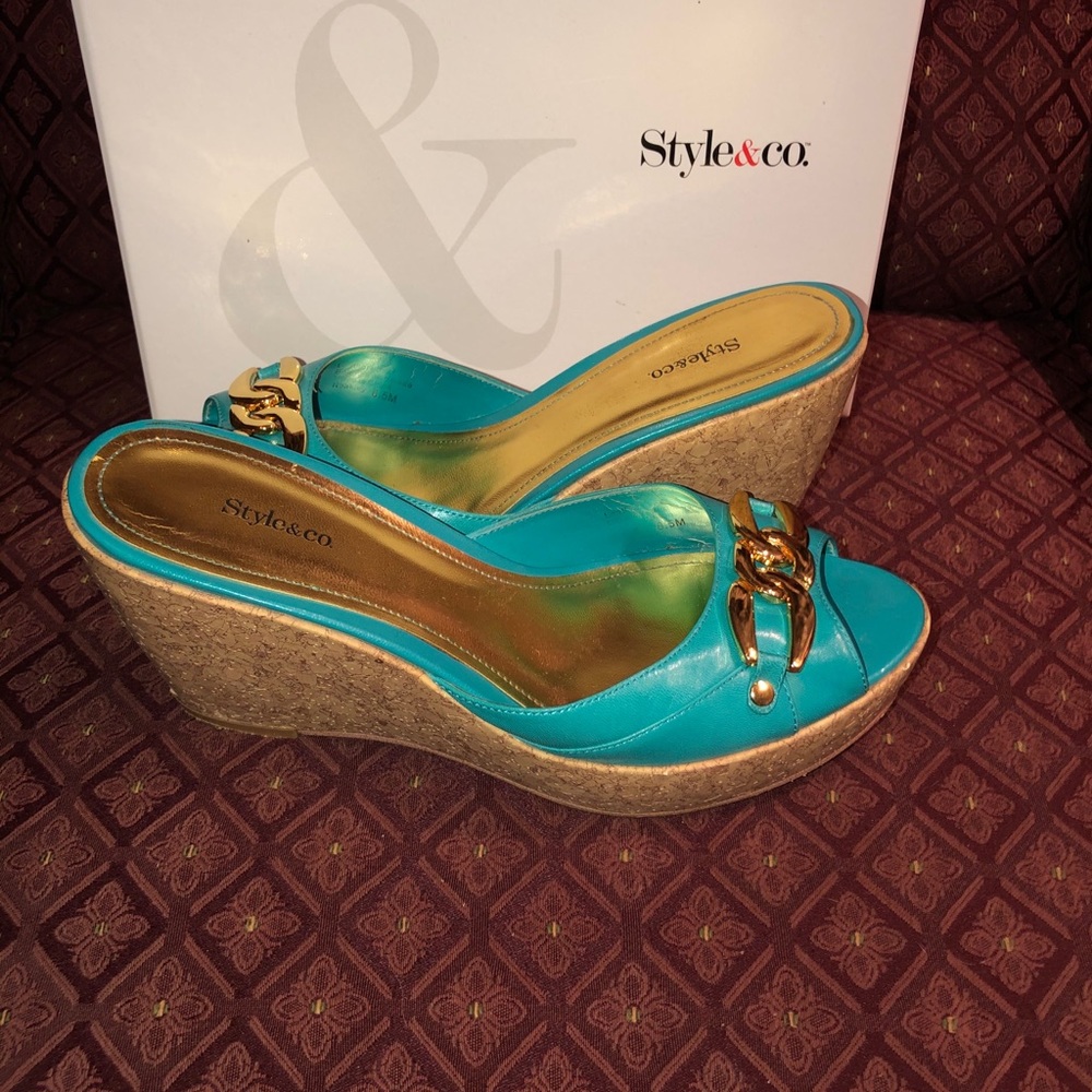 Wedge Slides with Gold Chain Accent Across Toe